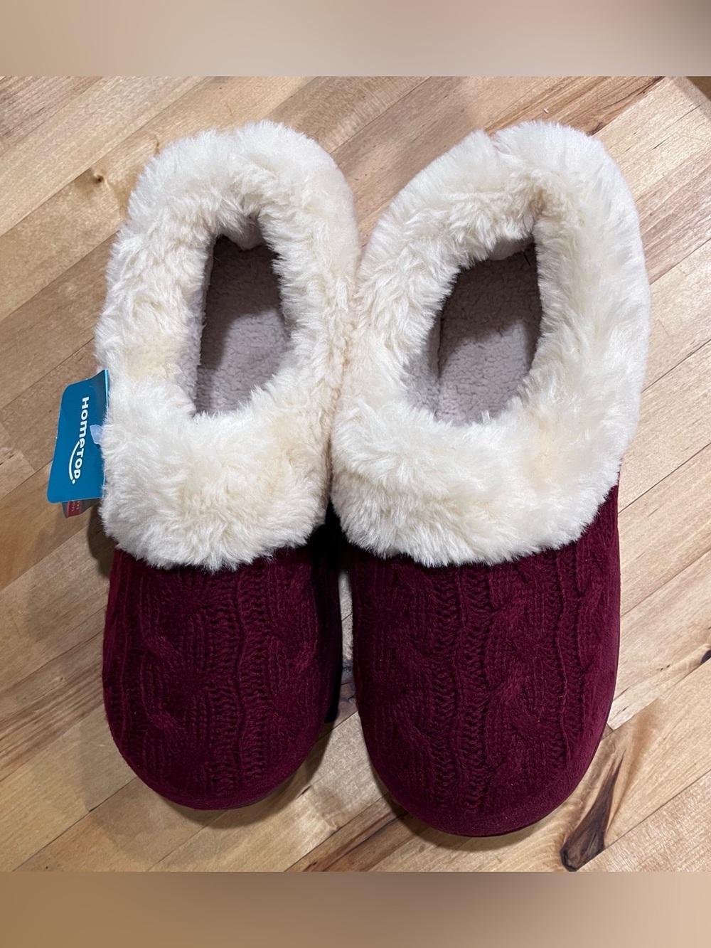 NWT HomeTop Women's Cozy Maroon Cable Knit Memory Foam Slip-On Clog Slippers.